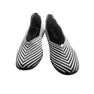 Bernie Mev Valerie Flats 7/38 Black White Chevron Woven Slip On Clean Girl NWOB